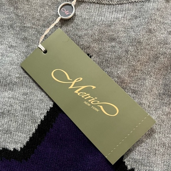 Gray Star Sweater - Women's Crew Neck - Picture 10 of 14